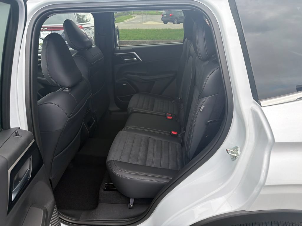 New 2026 Mitsubishi Outlander SE FWD image 14