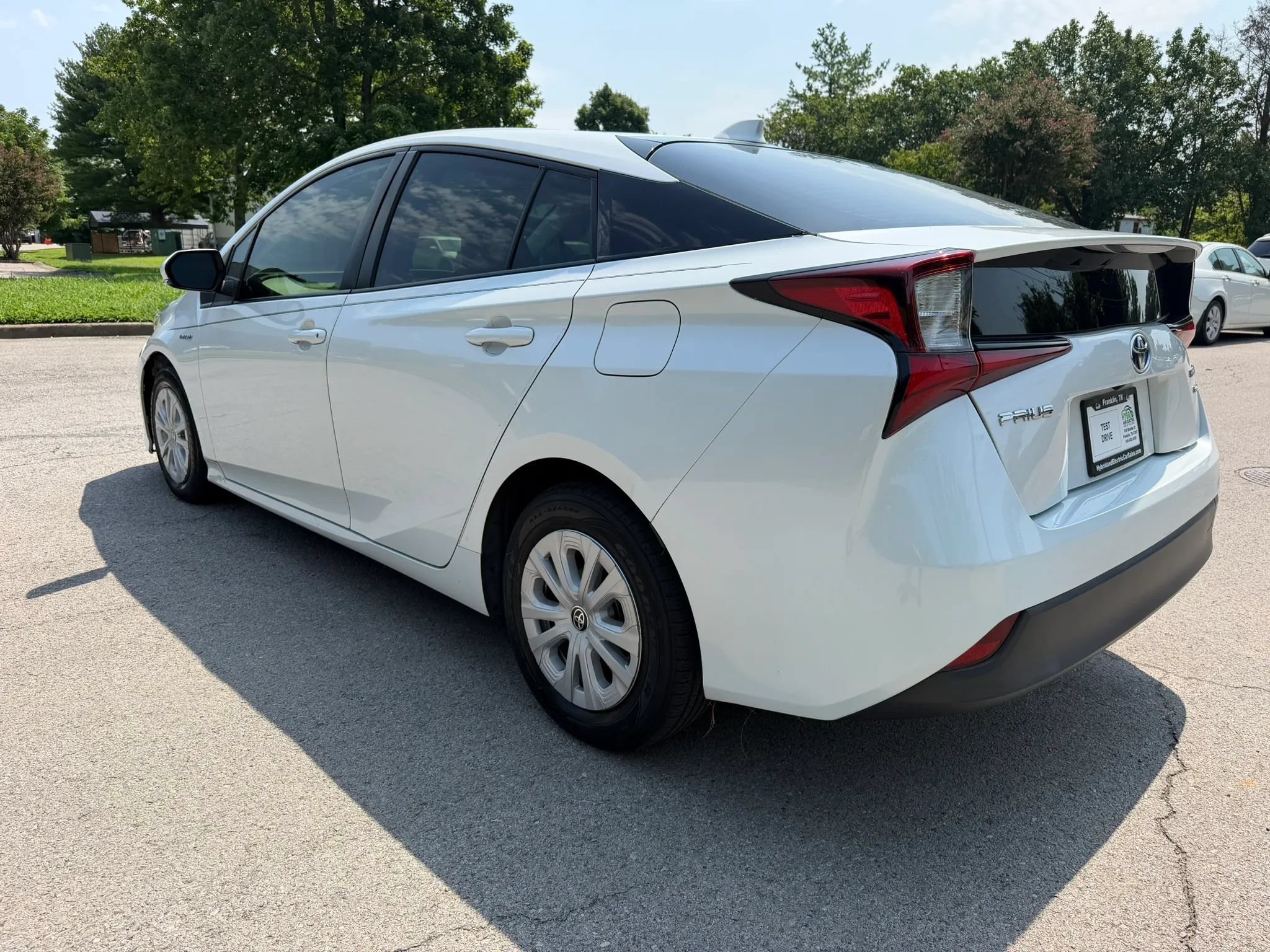 Used 2021 Toyota Prius L Eco FWD image 6