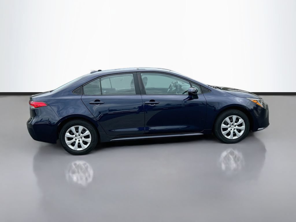 Used 2022 Toyota Corolla LE FWD image 4