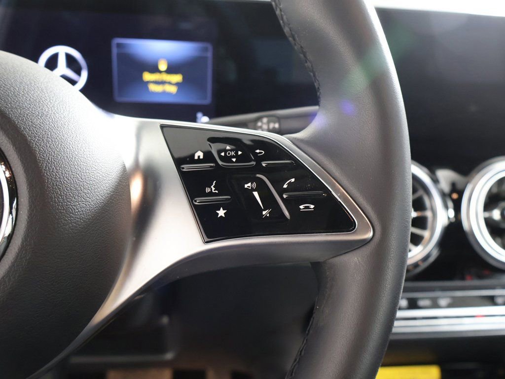 Used 2025 Mercedes-Benz GLA 250 4MATIC image 46