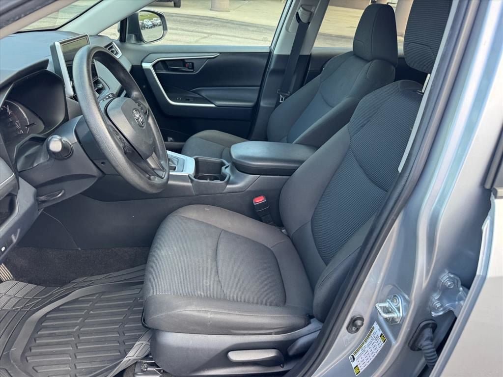 Used 2023 Toyota RAV4 LE AWD/4WD image 12