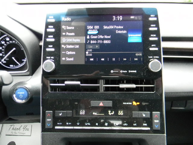 Used 2020 Toyota Avalon XLE w/ Moonroof Package FWD image 12