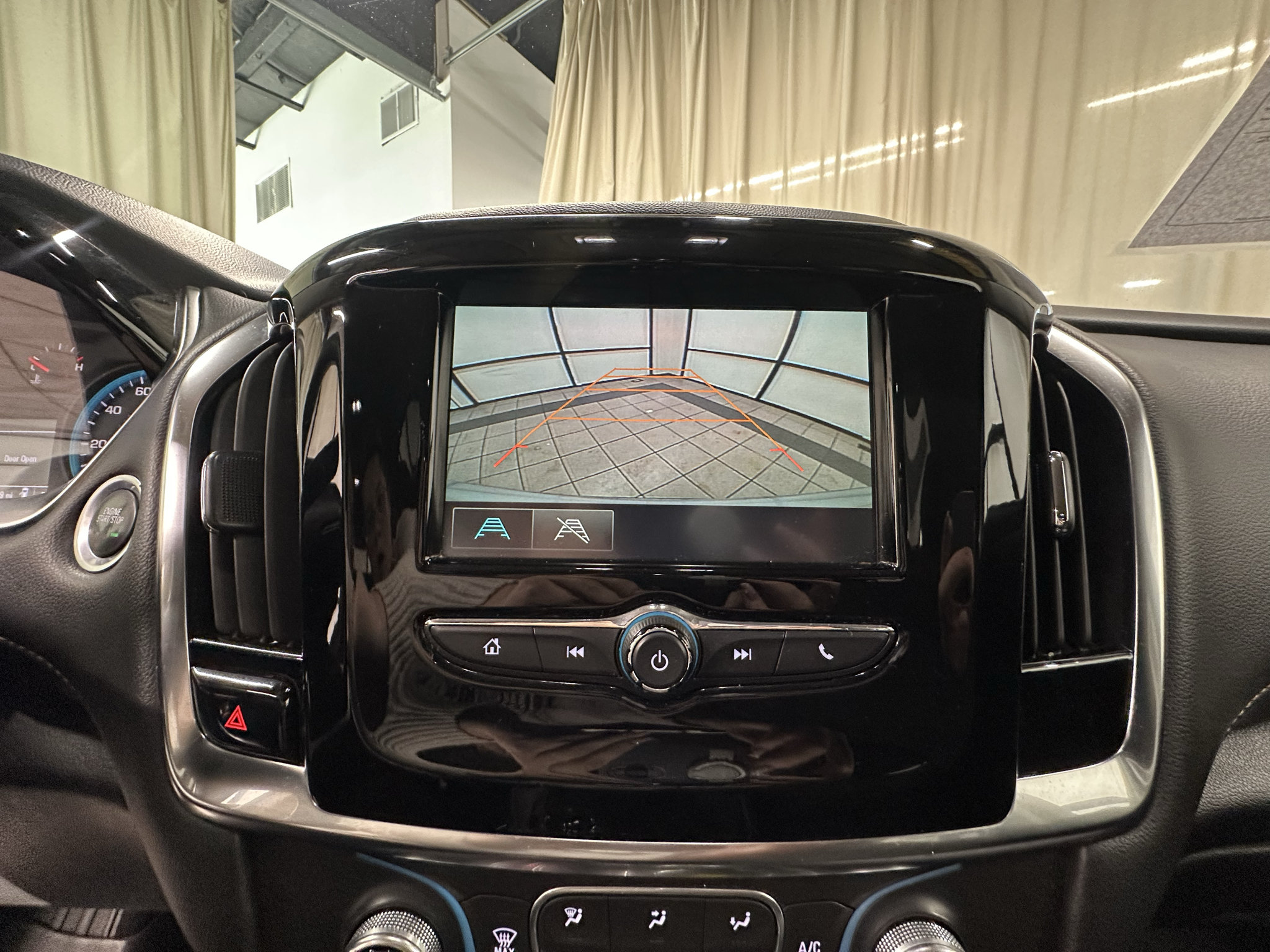 Used 2018 Chevrolet Traverse LS FWD image 28