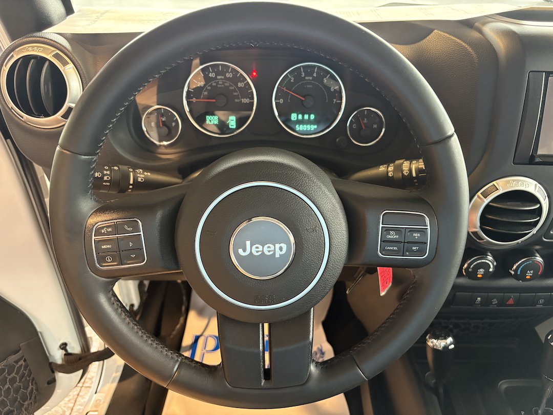 Used 2018 Jeep Wrangler Unlimited Sahara w/ Connectivity Group AWD/4WD image 15