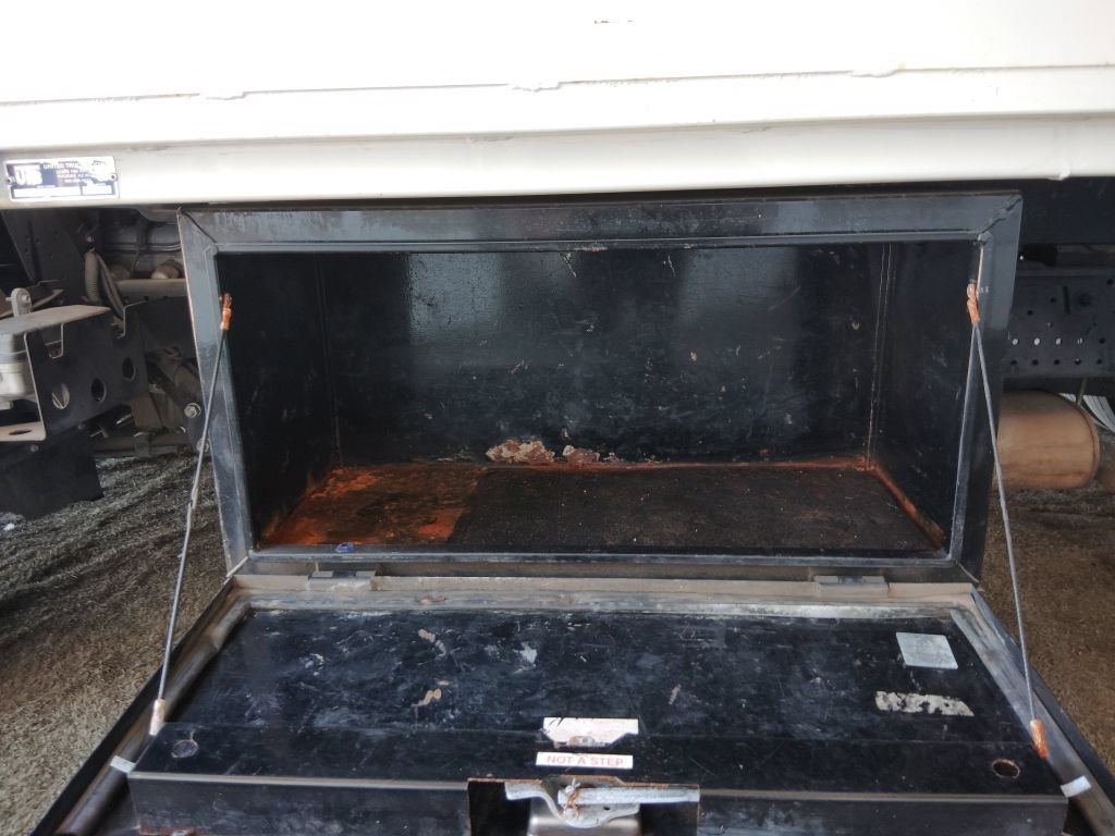 Used 2020 Isuzu NPR RWD image 18
