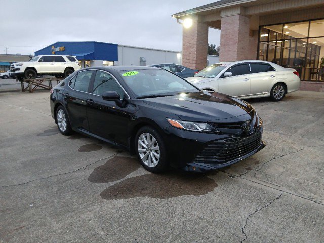 Used 2019 Toyota Camry LE FWD image 2