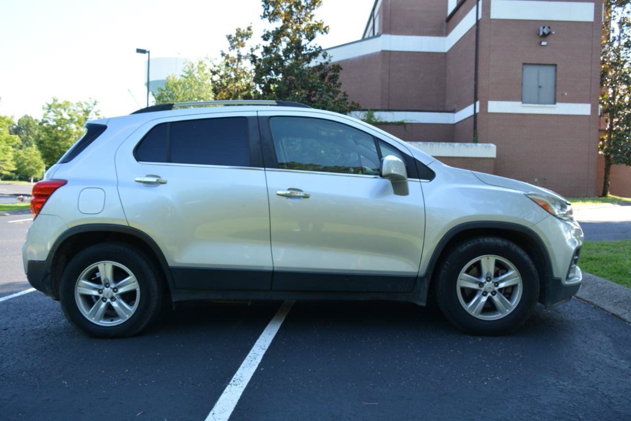 Used 2018 Chevrolet Trax LT w/ LT Convenience Package FWD image 4