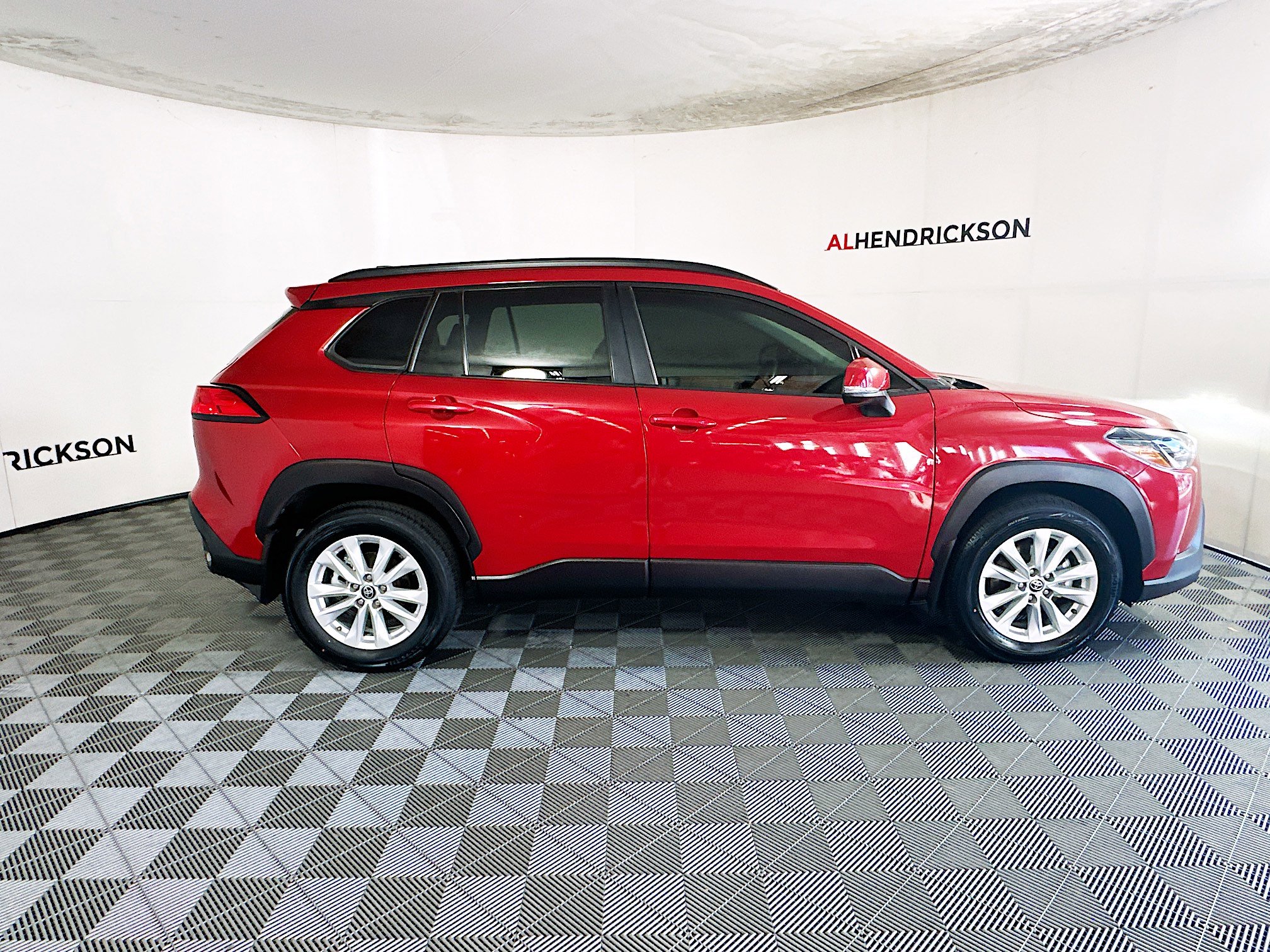 Used 2023 Toyota Corolla Cross LE video 2