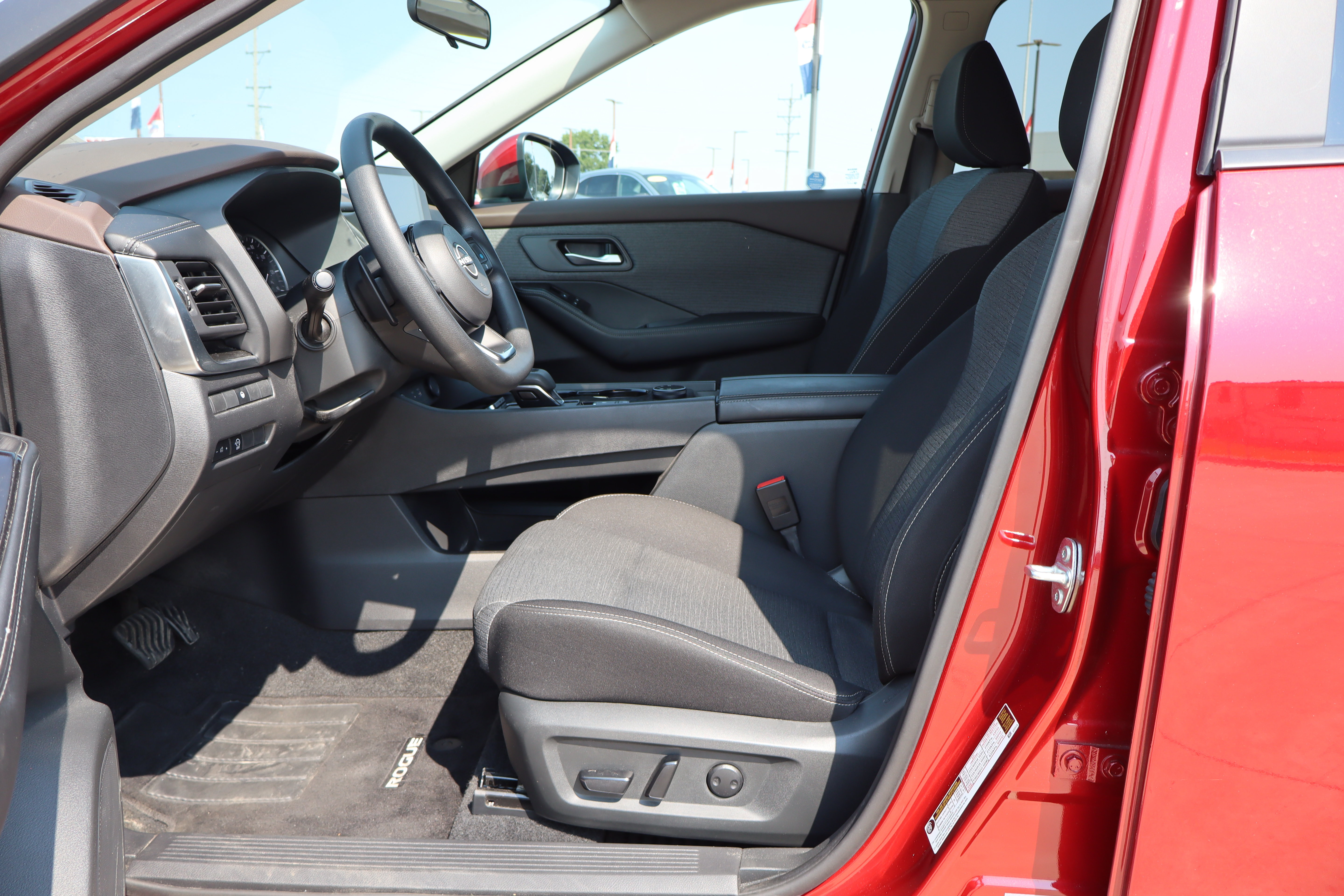 Used 2023 Nissan Rogue SV AWD/4WD image 9