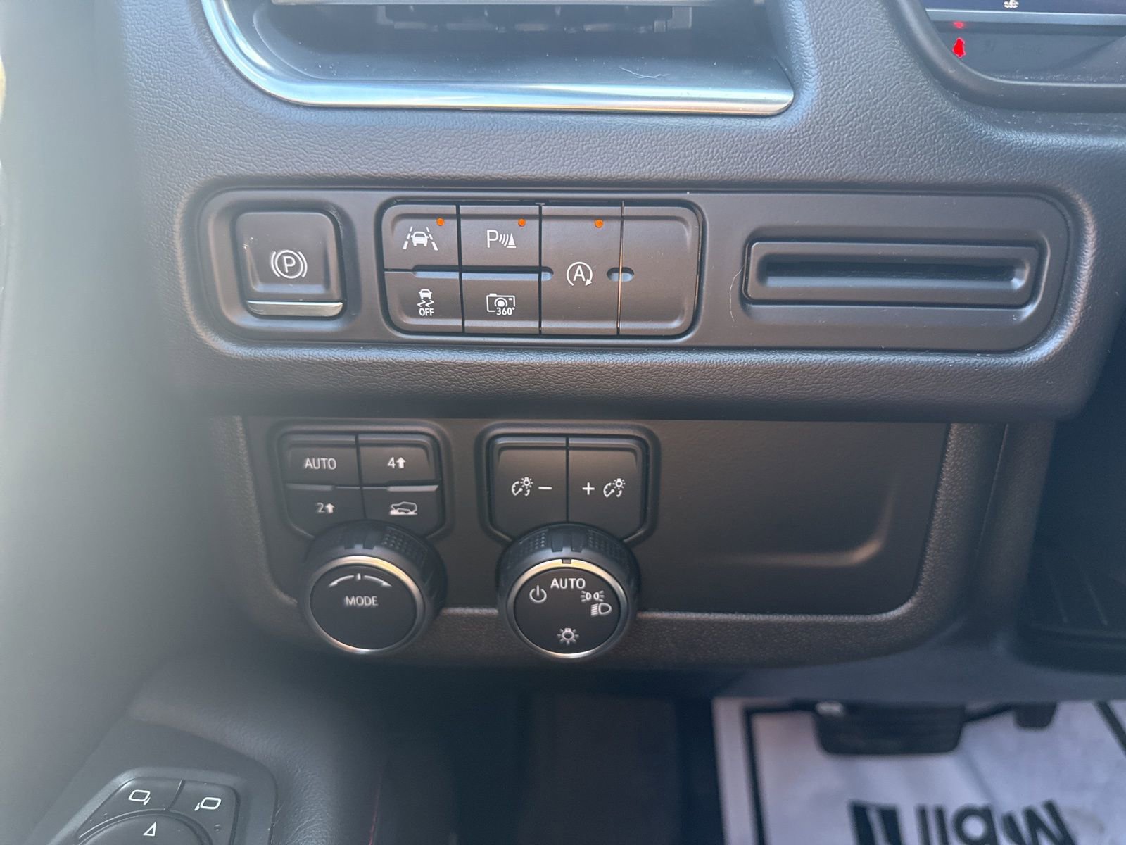 Used 2023 Chevrolet Suburban RST AWD/4WD image 37
