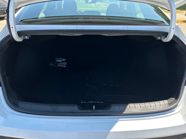 Used 2025 Hyundai Elantra SEL FWD image 23
