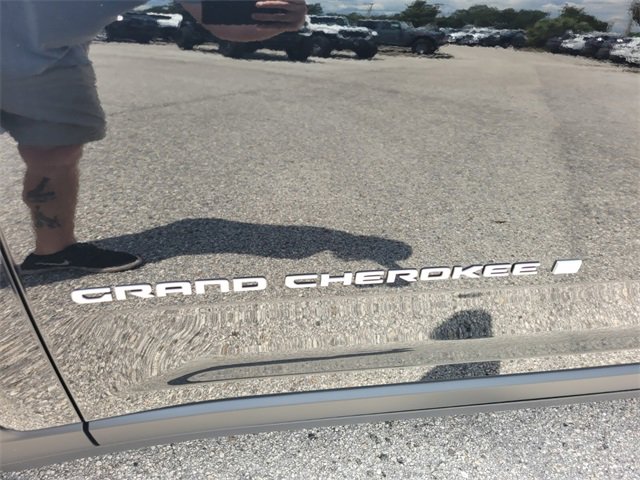 New 2025 Jeep Grand Cherokee Limited w/ Trailer Tow Package image 3