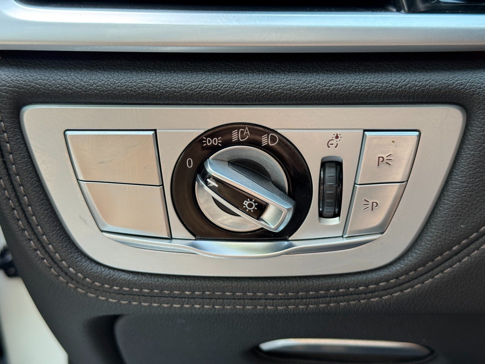 Used 2022 BMW 740i w/ M Sport Package RWD image 20
