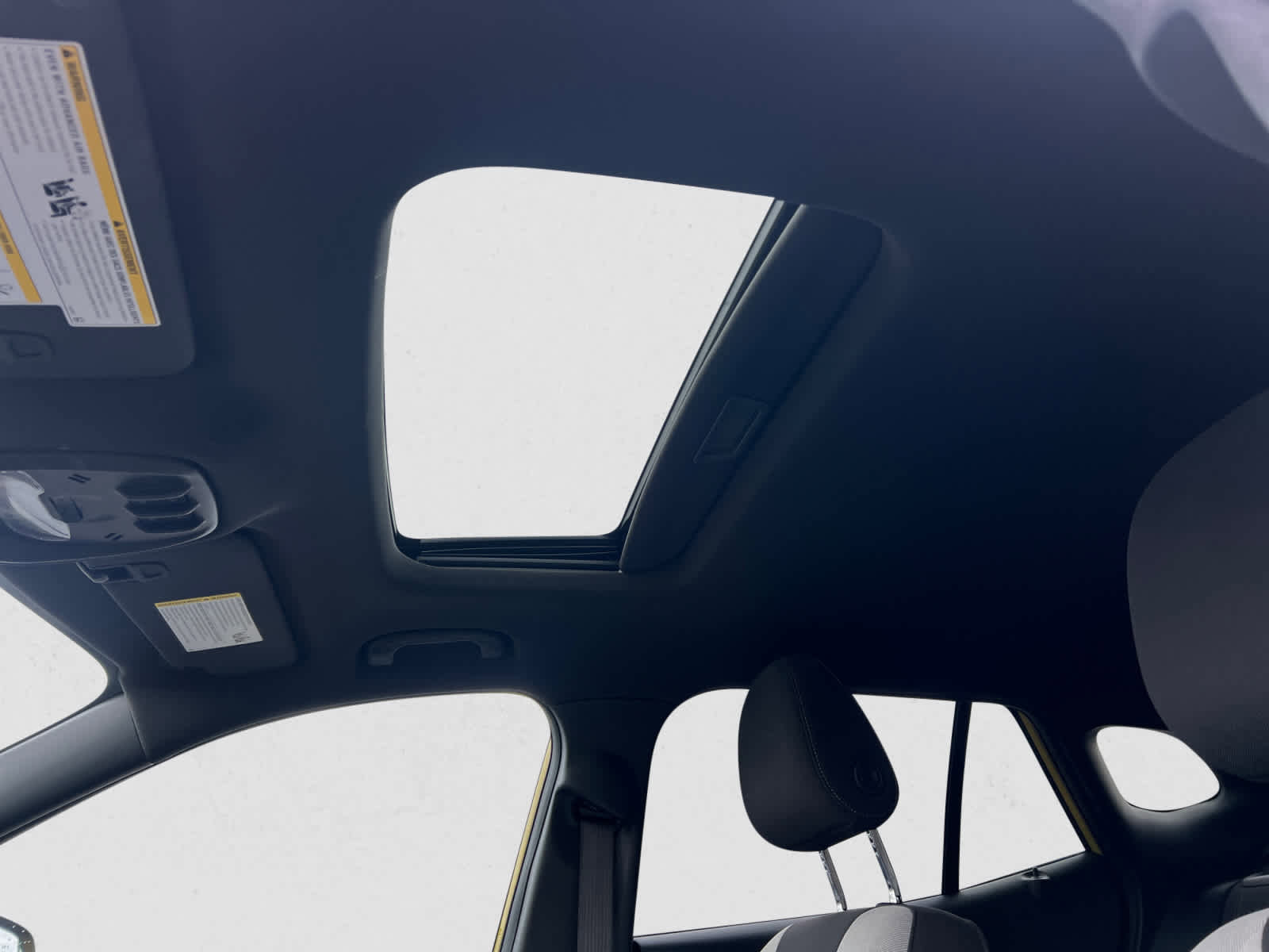 Used 2024 Chevrolet Trax RS w/ Sunroof Package image 17