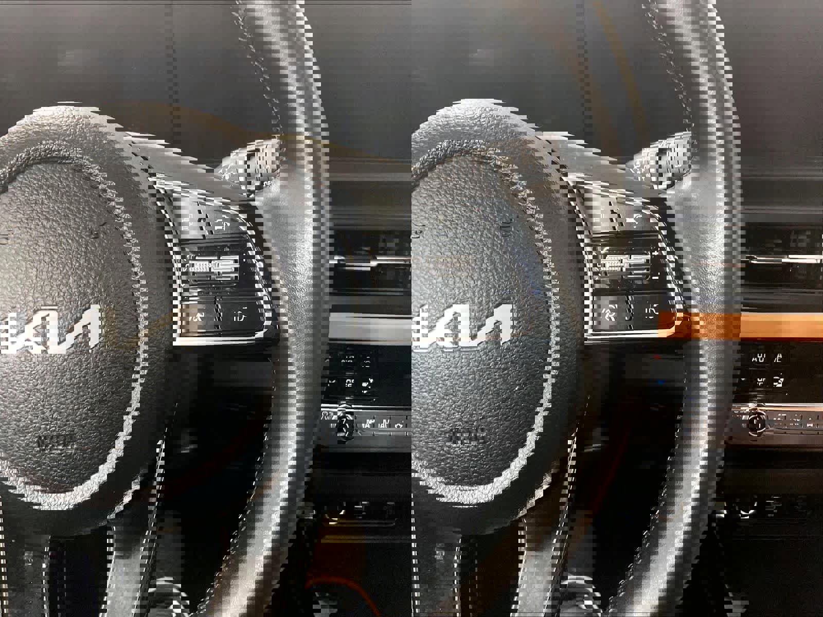 Used 2025 Kia Seltos EX w/ EX Sunroof Package image 24