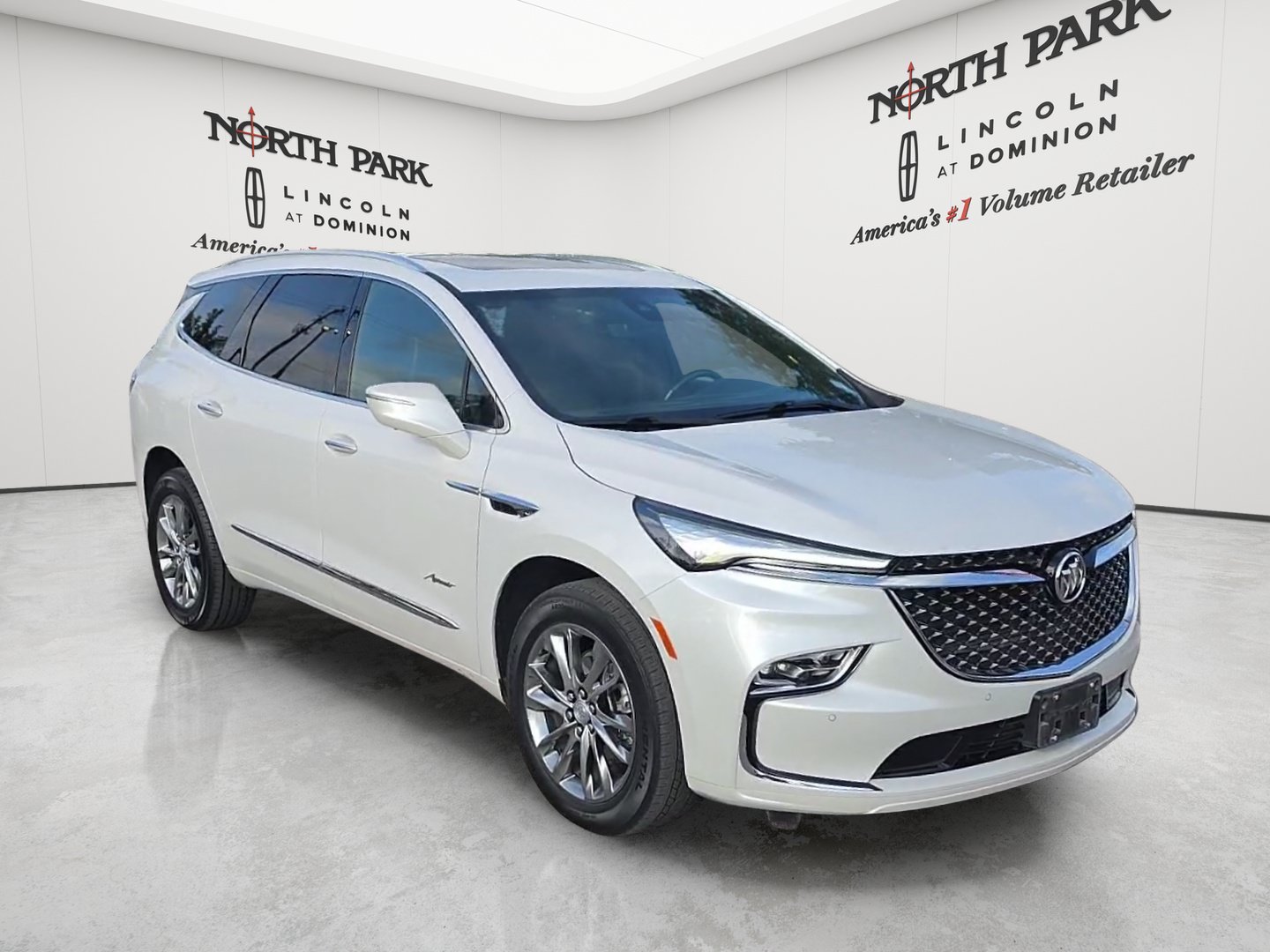 Used 2022 Buick Enclave Avenir w/ Avenir Technology Package FWD image 7