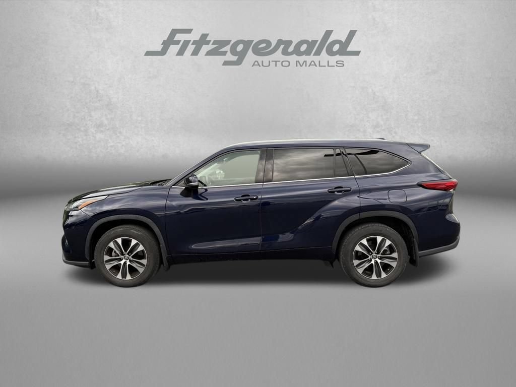 Used 2022 Toyota Highlander XLE AWD/4WD image 5