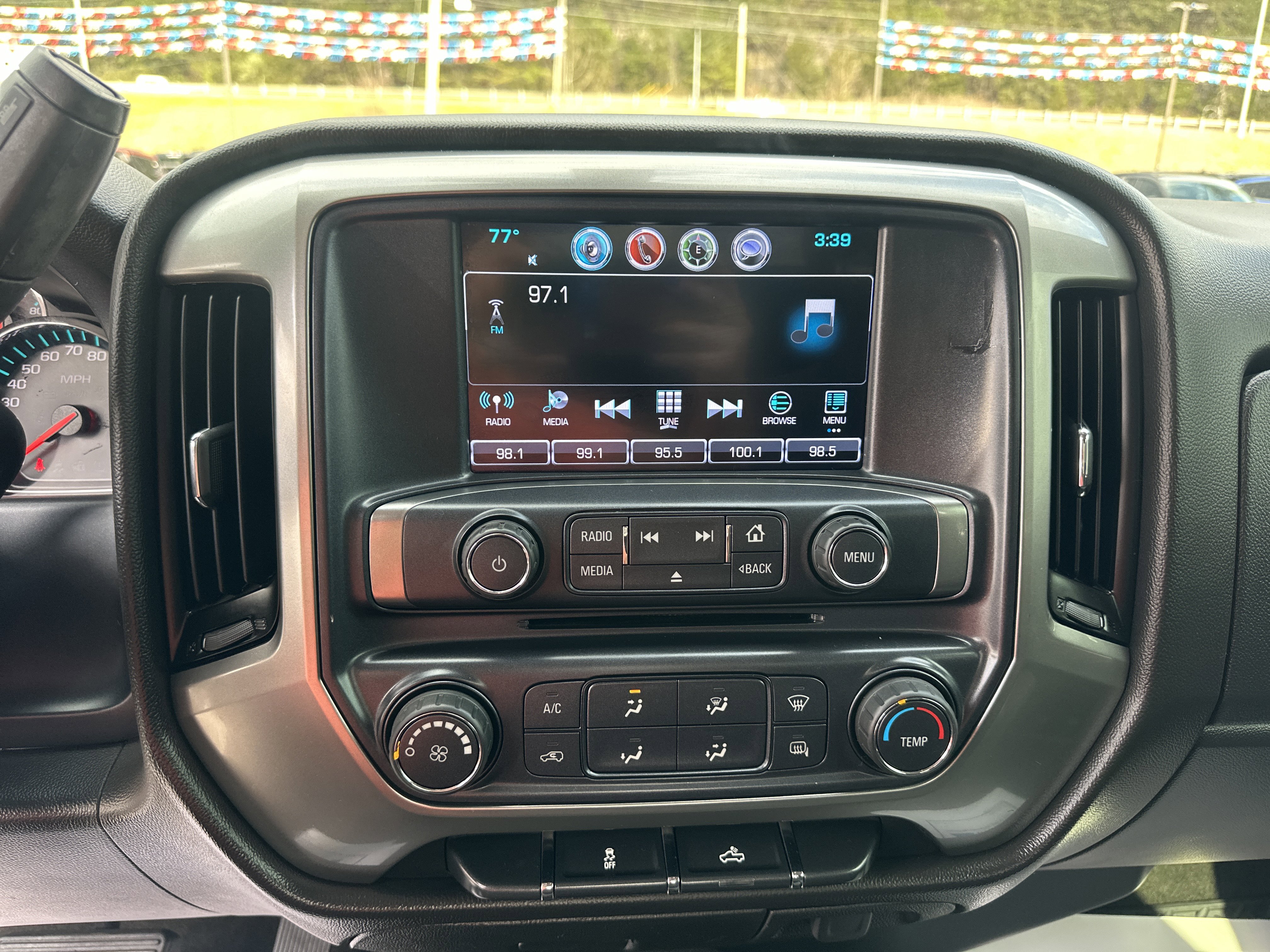 Used 2018 Chevrolet Silverado 1500 LT image 14