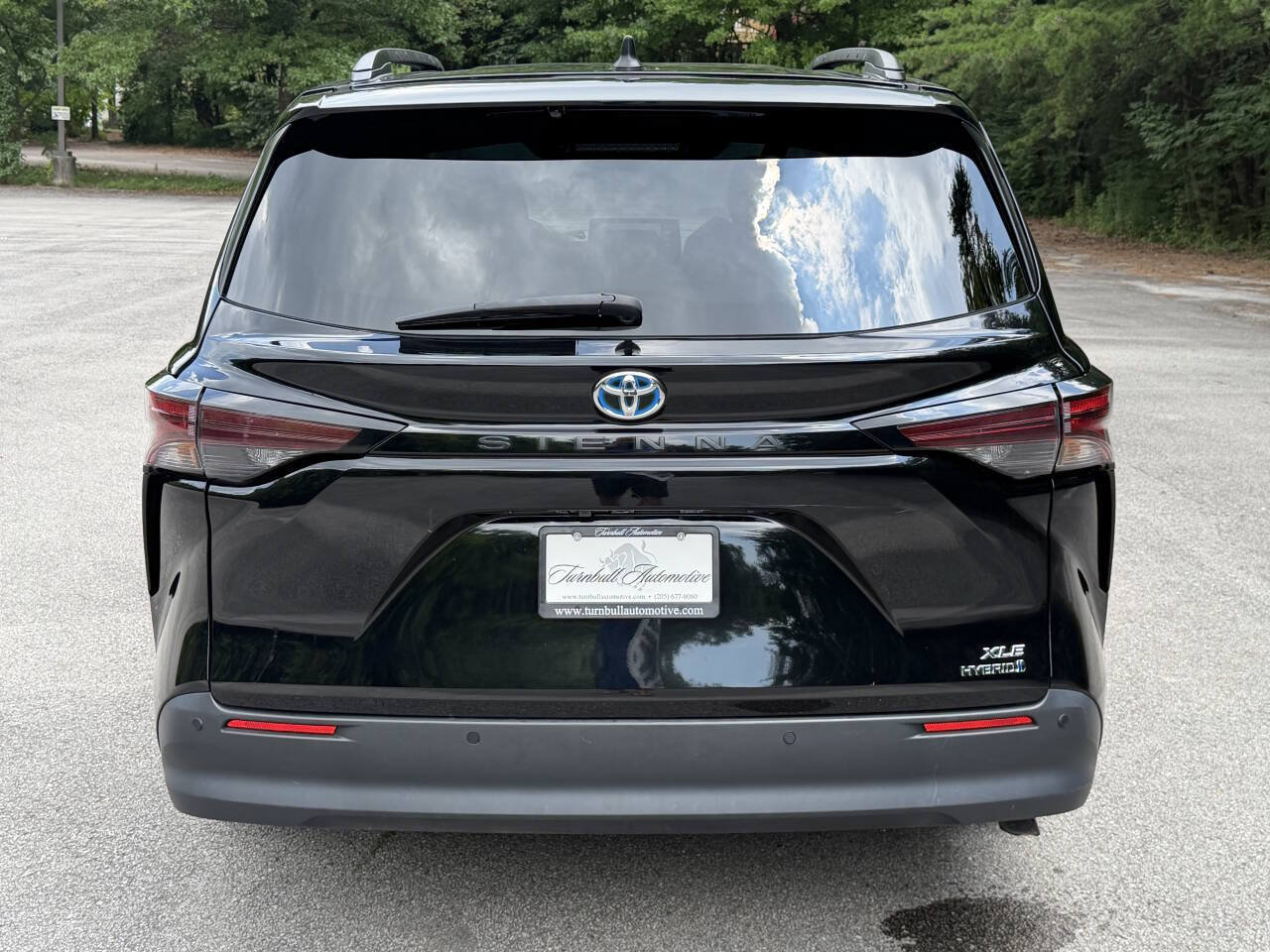 Used 2024 Toyota Sienna XLE FWD image 7