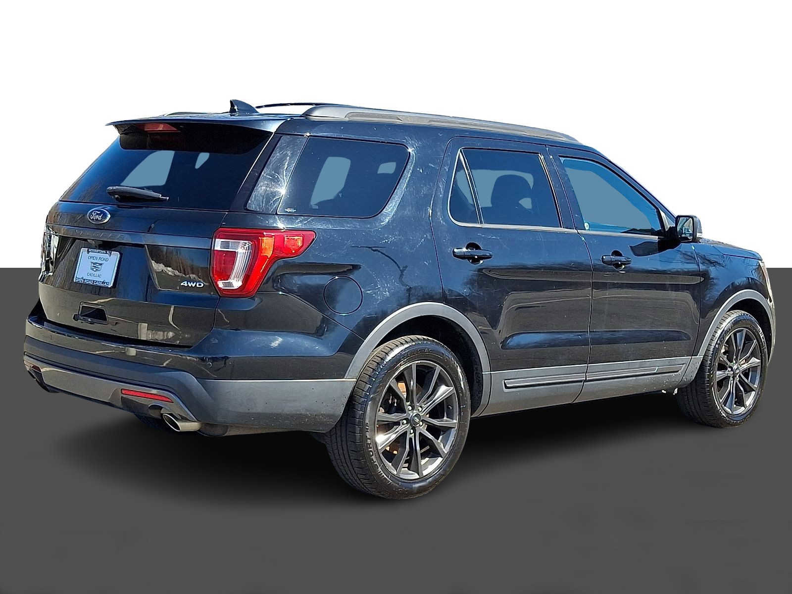 Used 2017 Ford Explorer XLT w/ Equipment Group 202A image 6