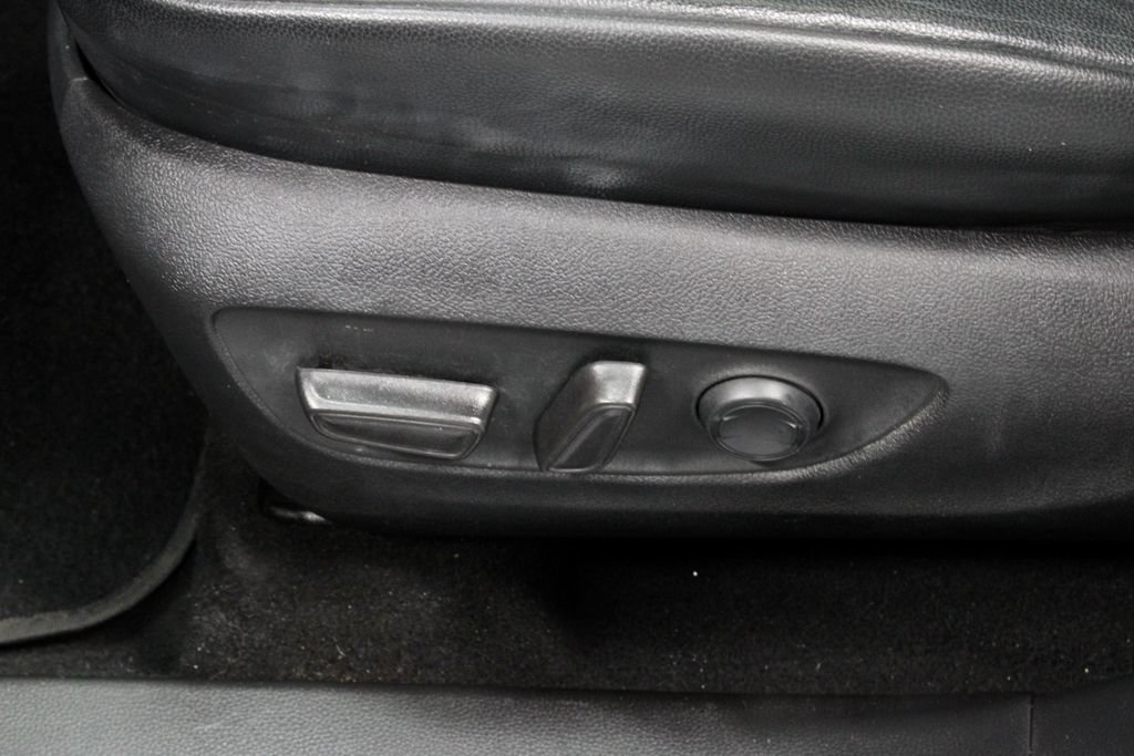 Used 2023 Toyota Highlander XLE AWD/4WD image 24