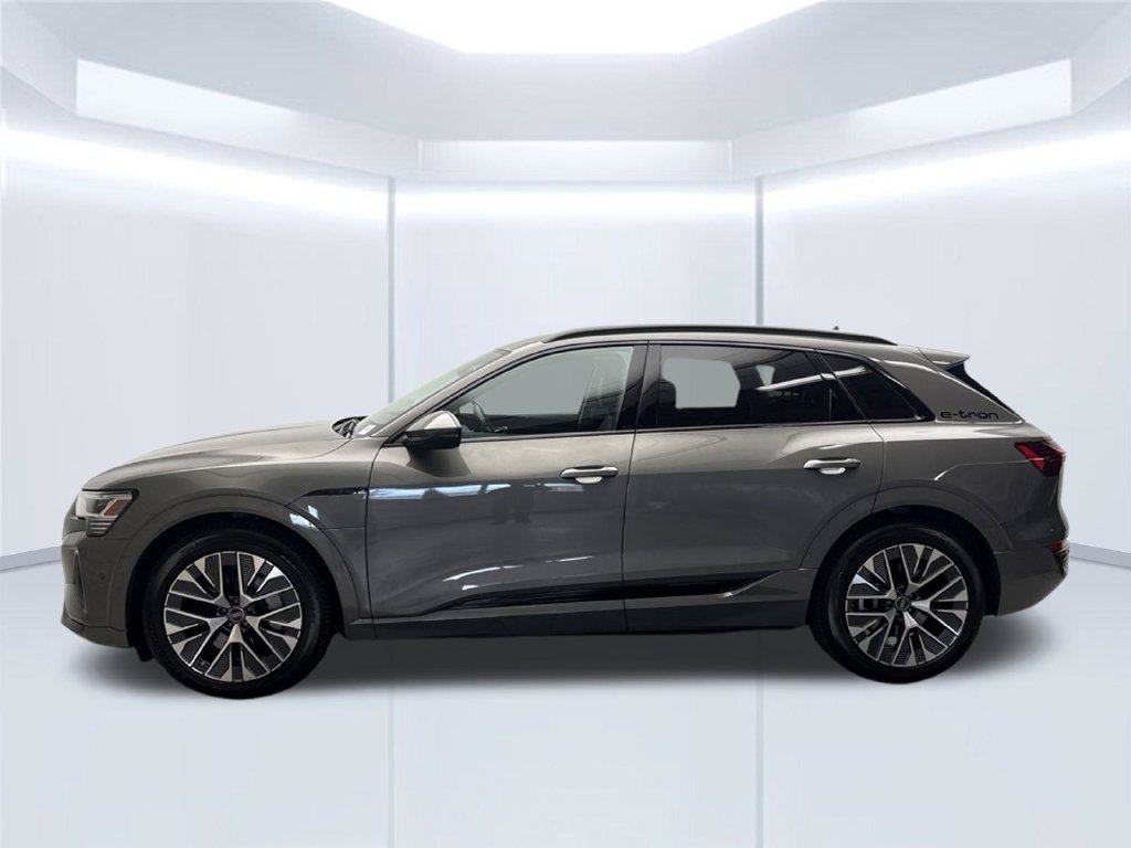 Used 2024 Audi Q8 e-tron Premium Plus AWD/4WD image 2
