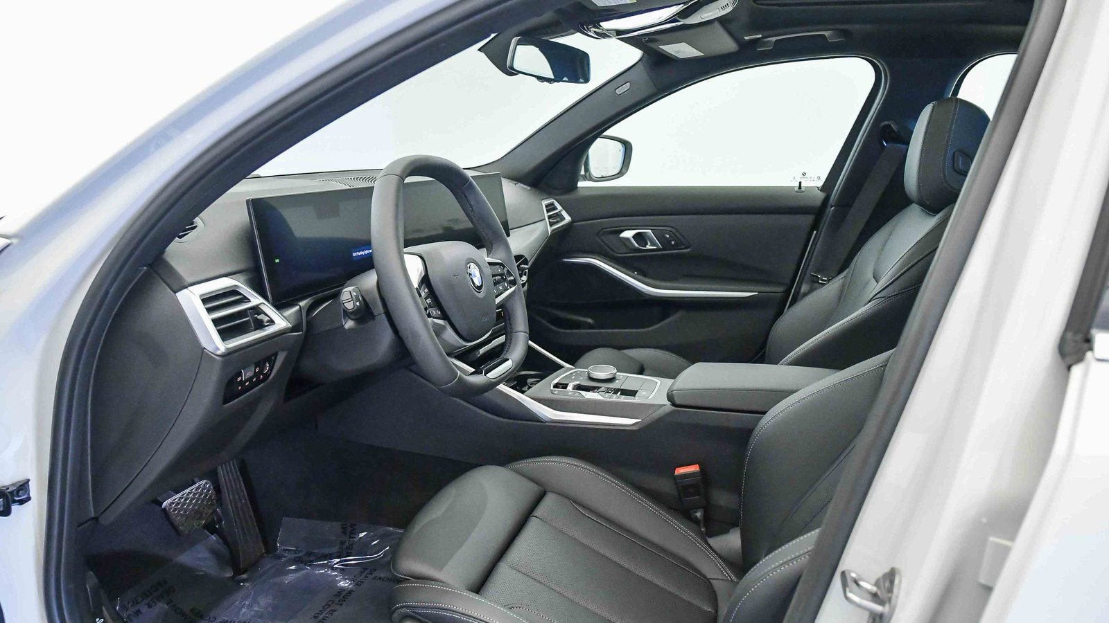 Used 2025 BMW 330i Sedan w/ Convenience Package image 18