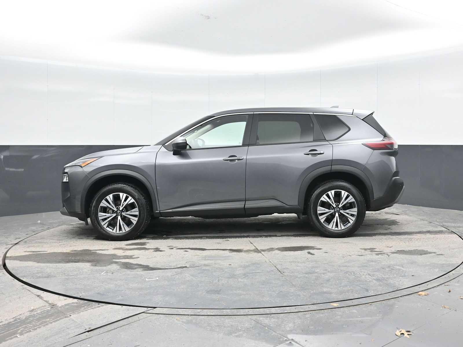 Used 2023 Nissan Rogue SV image 4