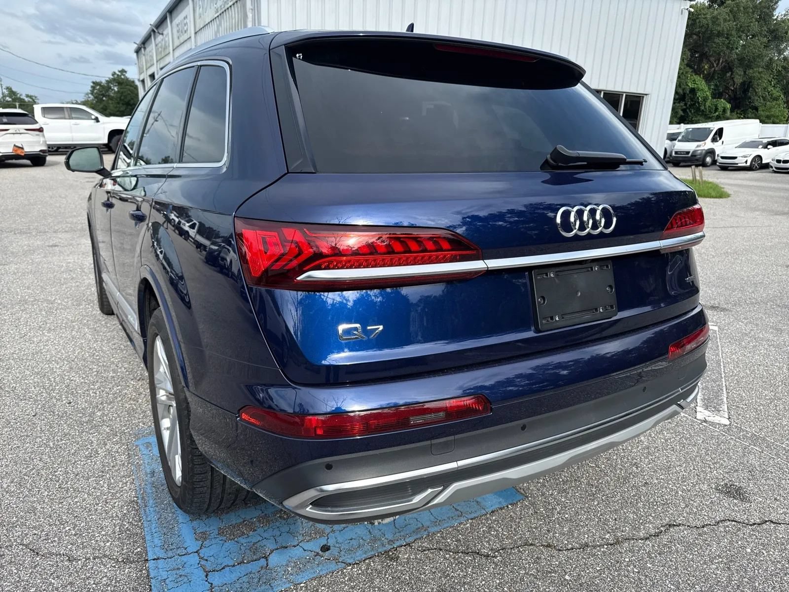 Used 2023 Audi Q7 2.0T Premium w/ Convenience Package AWD/4WD image 10