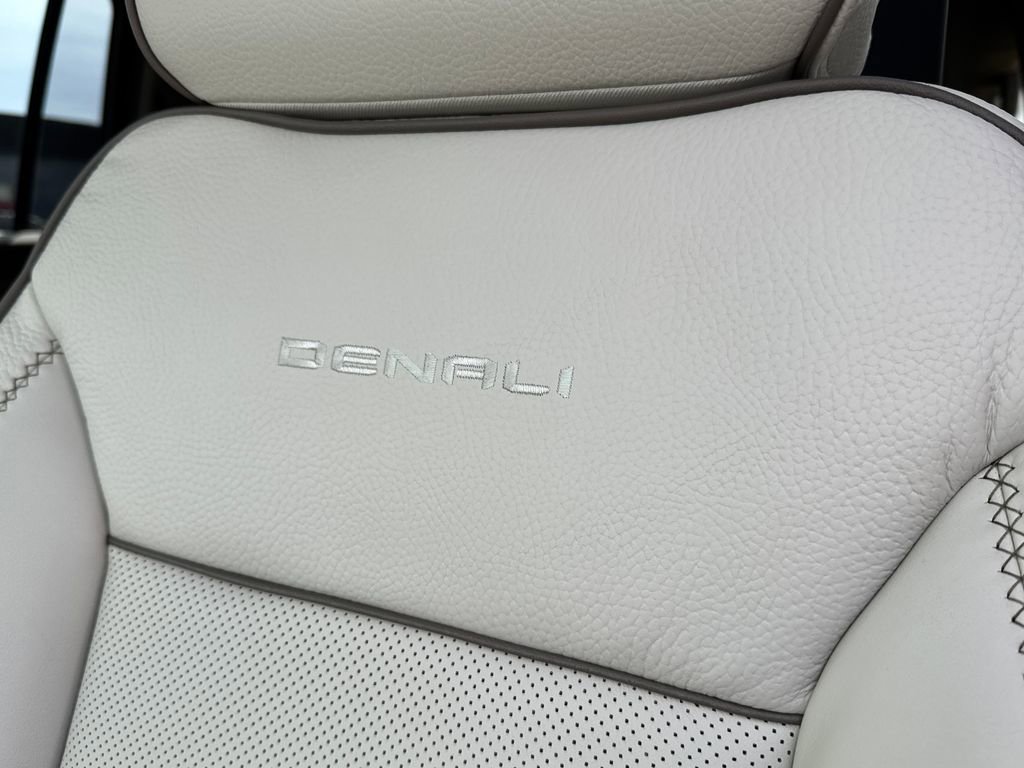 New 2026 GMC Yukon XL Denali AWD/4WD image 15