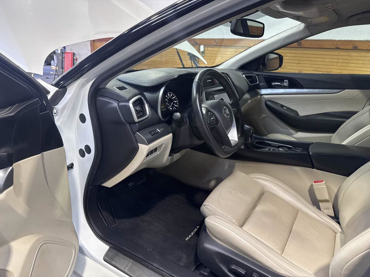 Used 2016 Nissan Maxima 3.5 SV w/ Interior Lighting Package FWD image 13