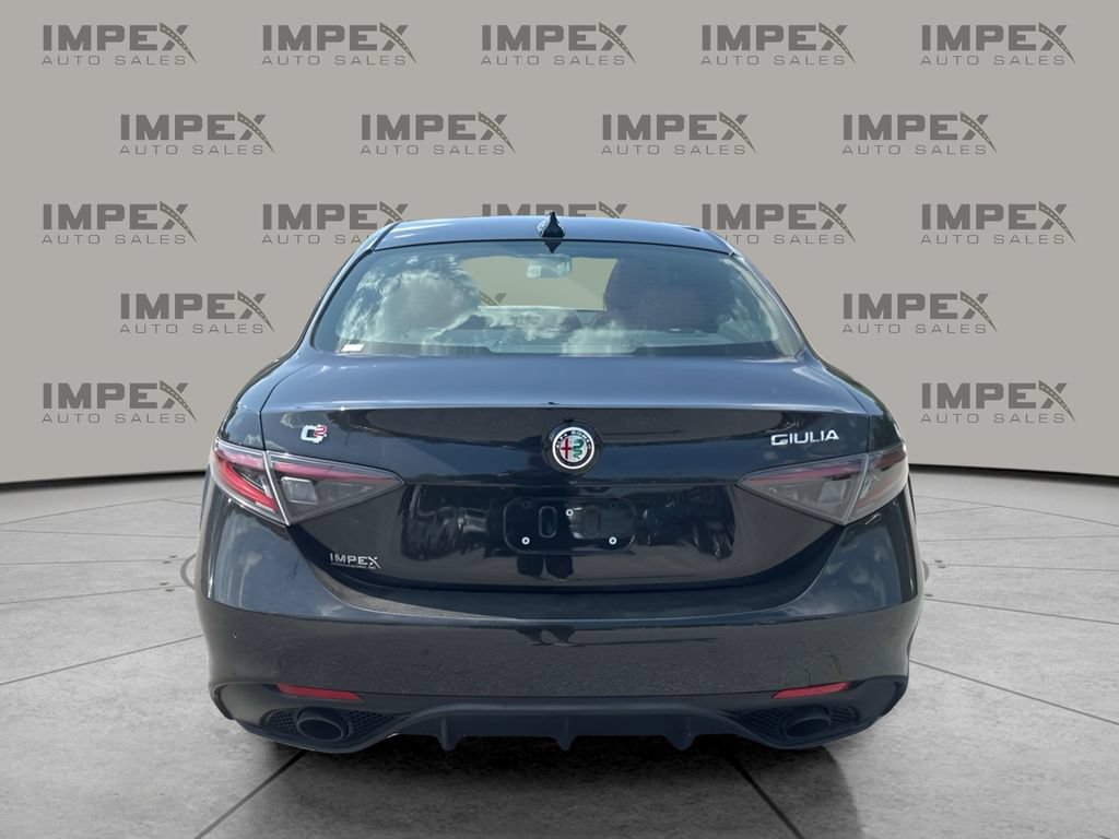 Used 2024 Alfa Romeo Giulia Veloce RWD image 4