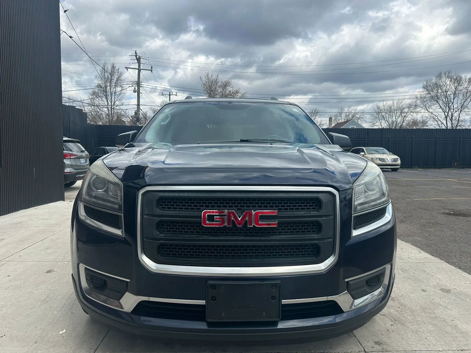 Used 2015 GMC Acadia SLE image 2