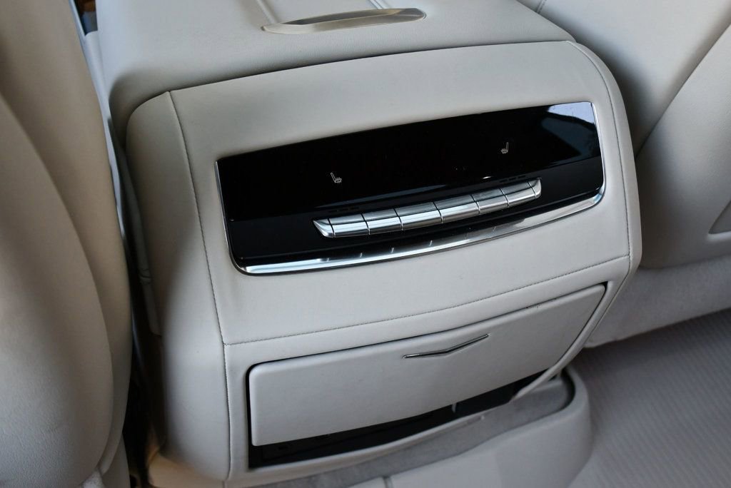 Used 2025 Cadillac Escalade Sport Platinum w/ LPO, ONYX Package image 71