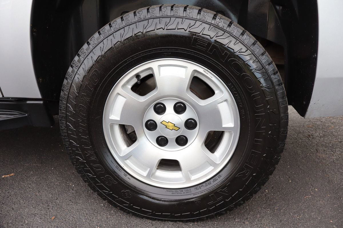 Used 2014 Chevrolet Suburban LT w/ Luxury Package AWD/4WD image 42