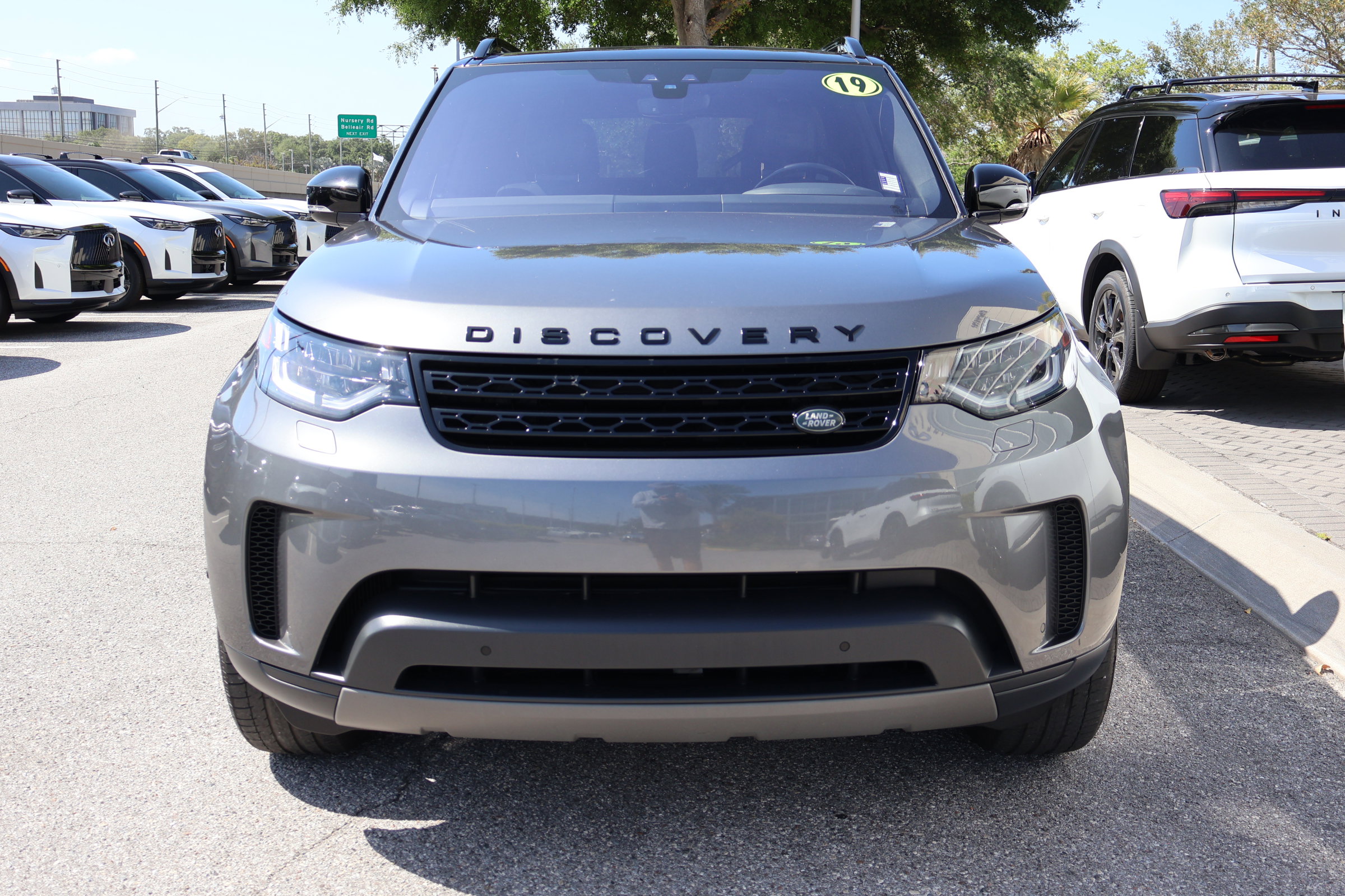 Used 2019 Land Rover Discovery SE AWD/4WD image 12