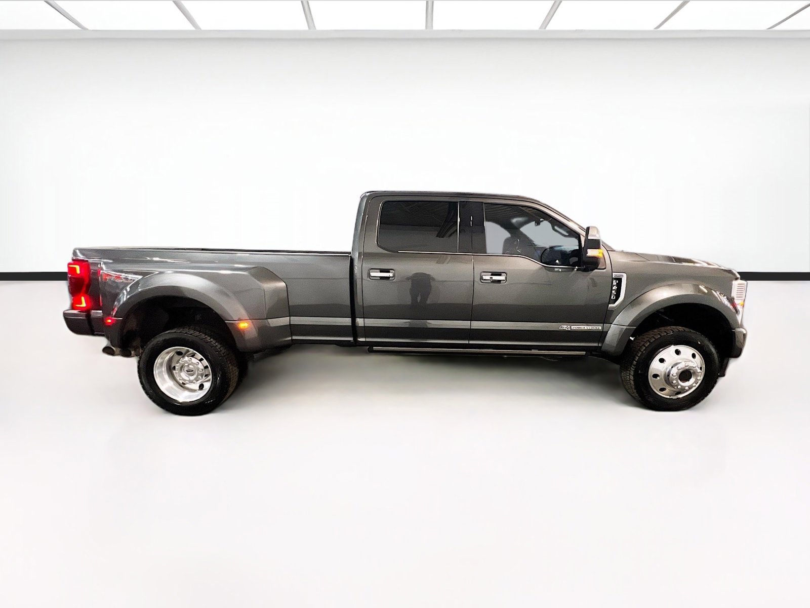Used 2020 Ford F450 Platinum w/ FX4 Off-Road Package AWD/4WD image 24