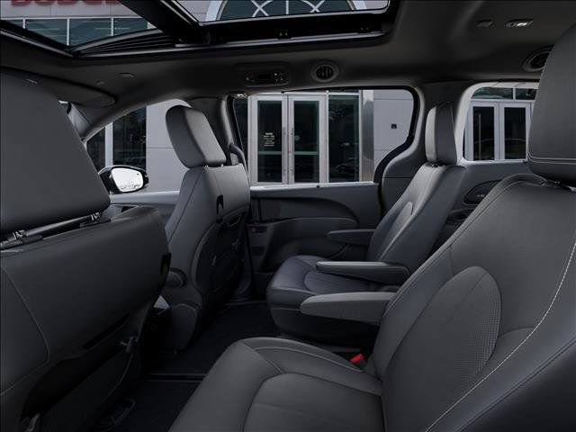 New 2027 Chrysler Pacifica Select AWD/4WD image 23