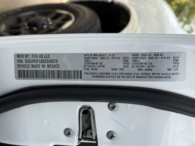 Used 2025 RAM 2500 Laramie AWD/4WD image 32