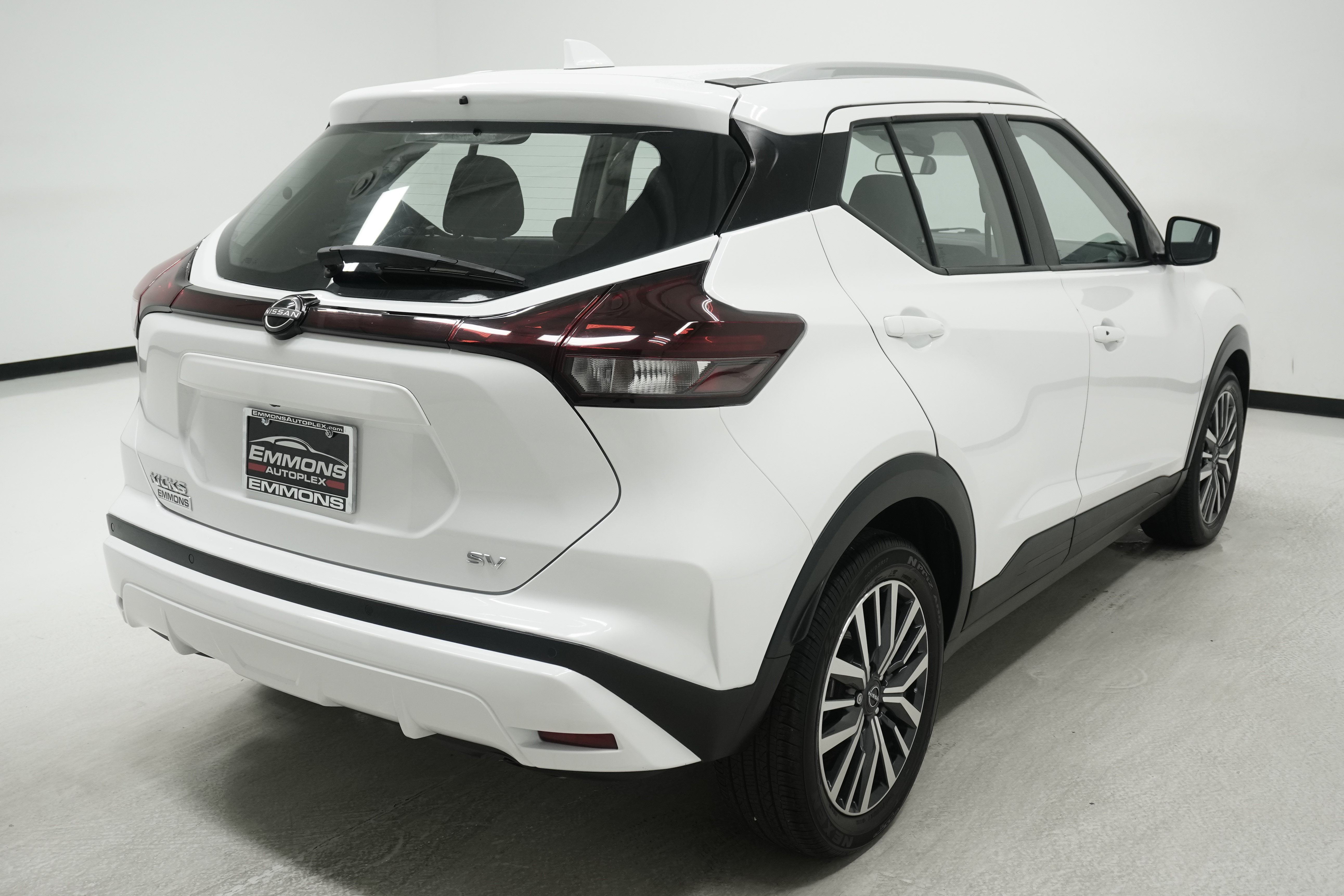 Used 2023 Nissan Kicks SV FWD image 4