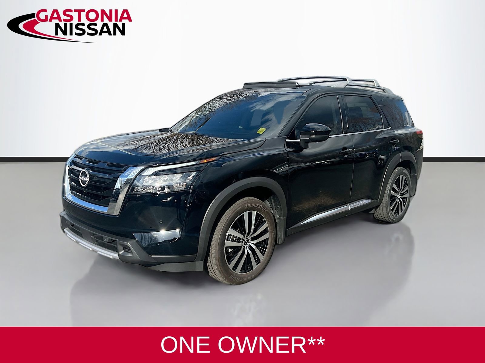 Used 2025 Nissan Pathfinder Platinum w/ Cargo Package image 3