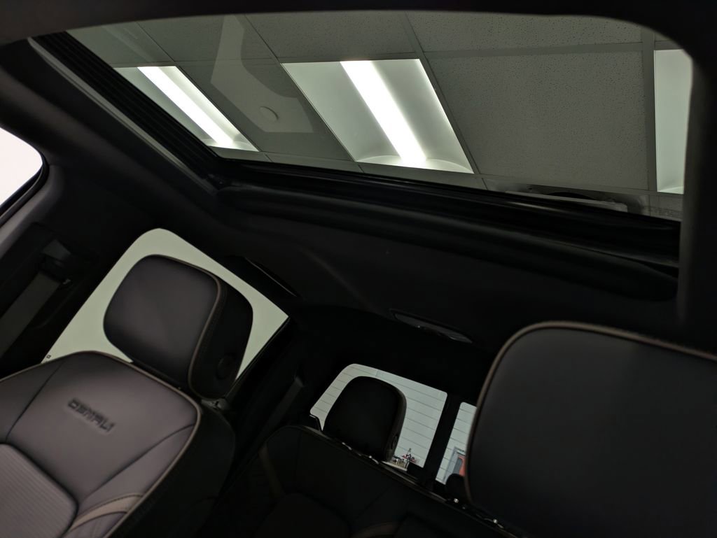 Used 2025 GMC Canyon Denali image 22