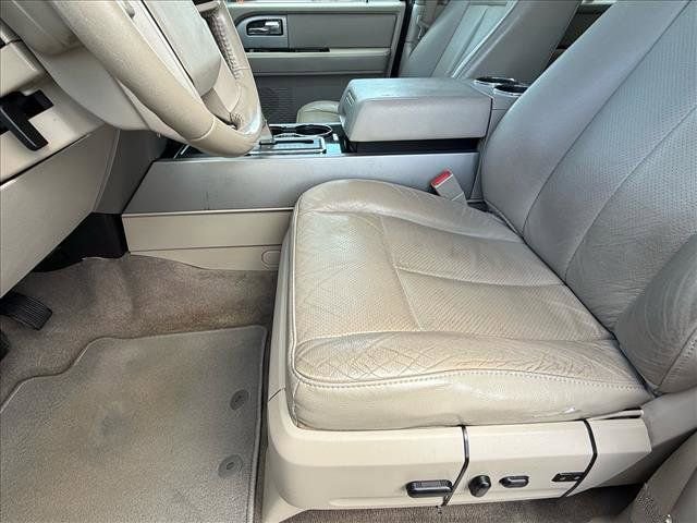 Used 2013 Ford Expedition Limited RWD image 16