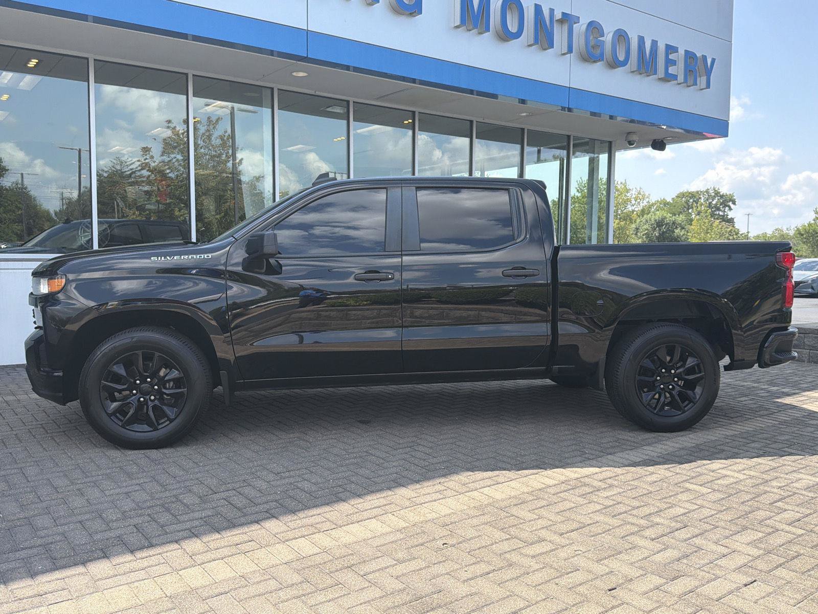 Used 2020 Chevrolet Silverado 1500 Custom w/ Custom Value Package RWD image 2