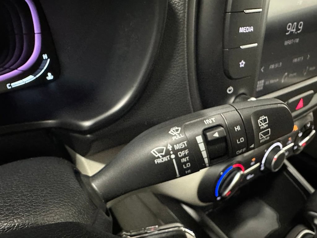 Used 2023 Kia Soul LX w/ LX Technology Package FWD image 22