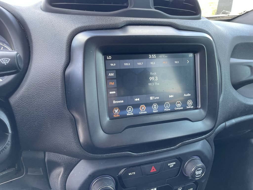 Used 2019 Jeep Renegade Latitude FWD image 11