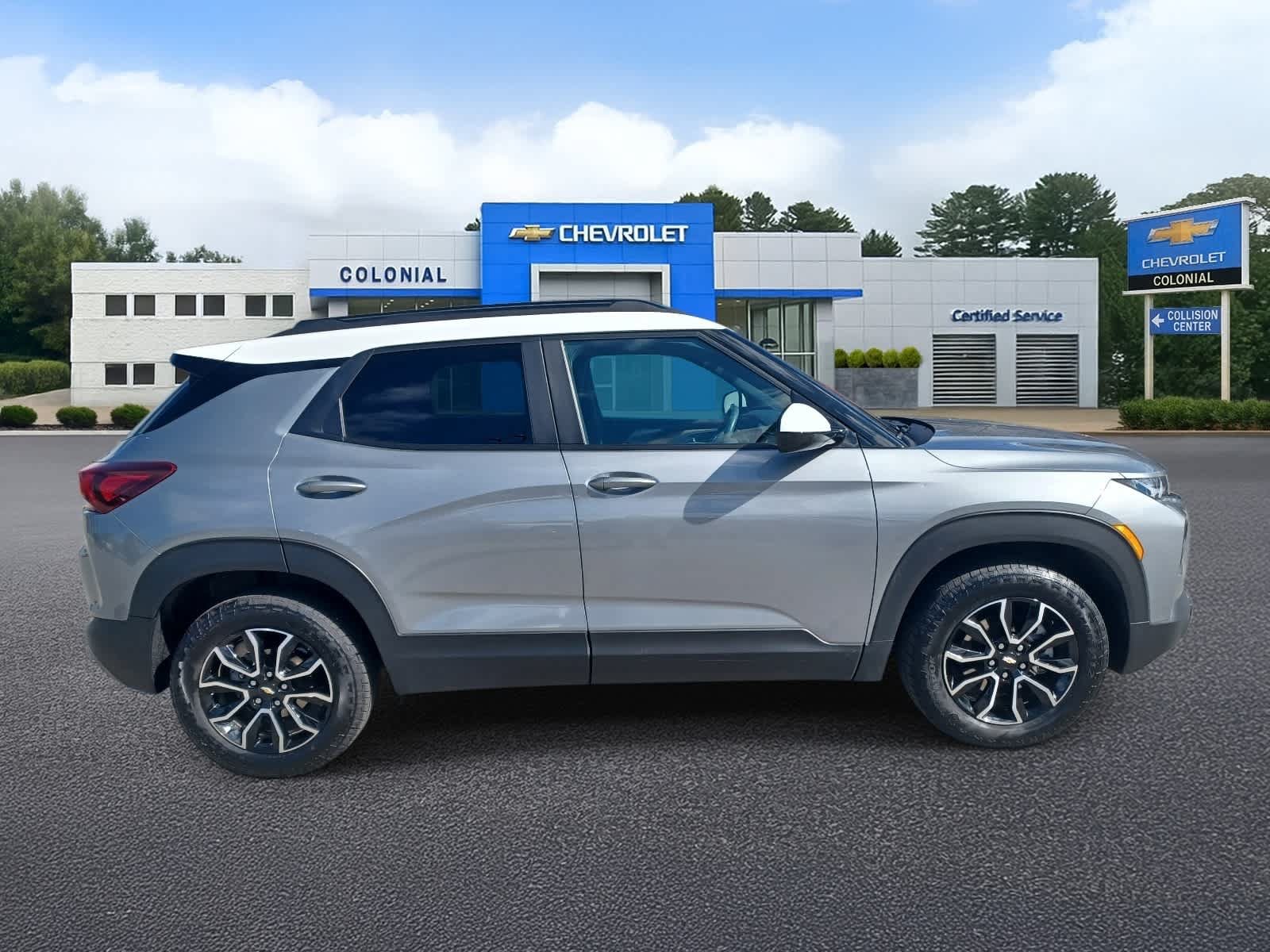 Used 2023 Chevrolet TrailBlazer ACTIV w/ Sun and Liftgate Package AWD/4WD image 3