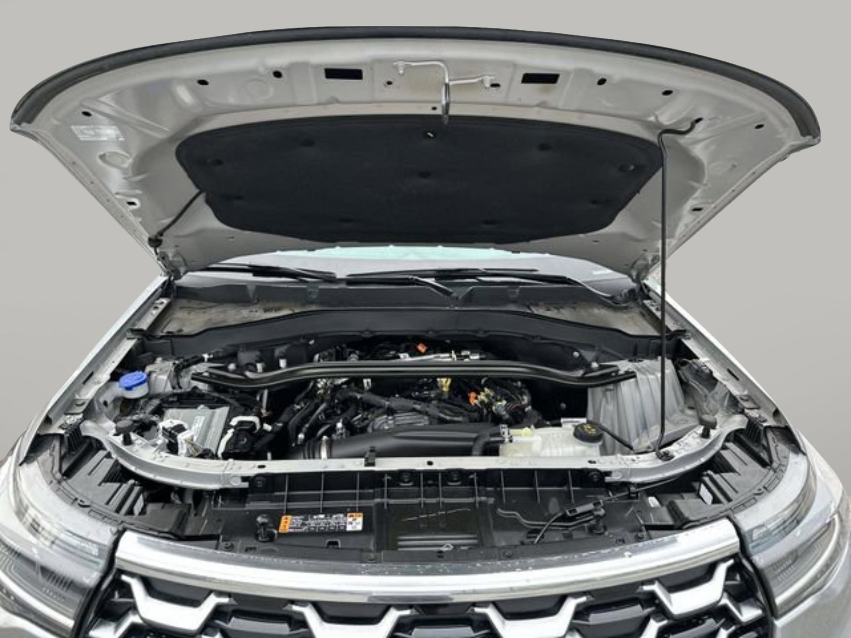 Used 2025 Ford Explorer Platinum RWD image 18