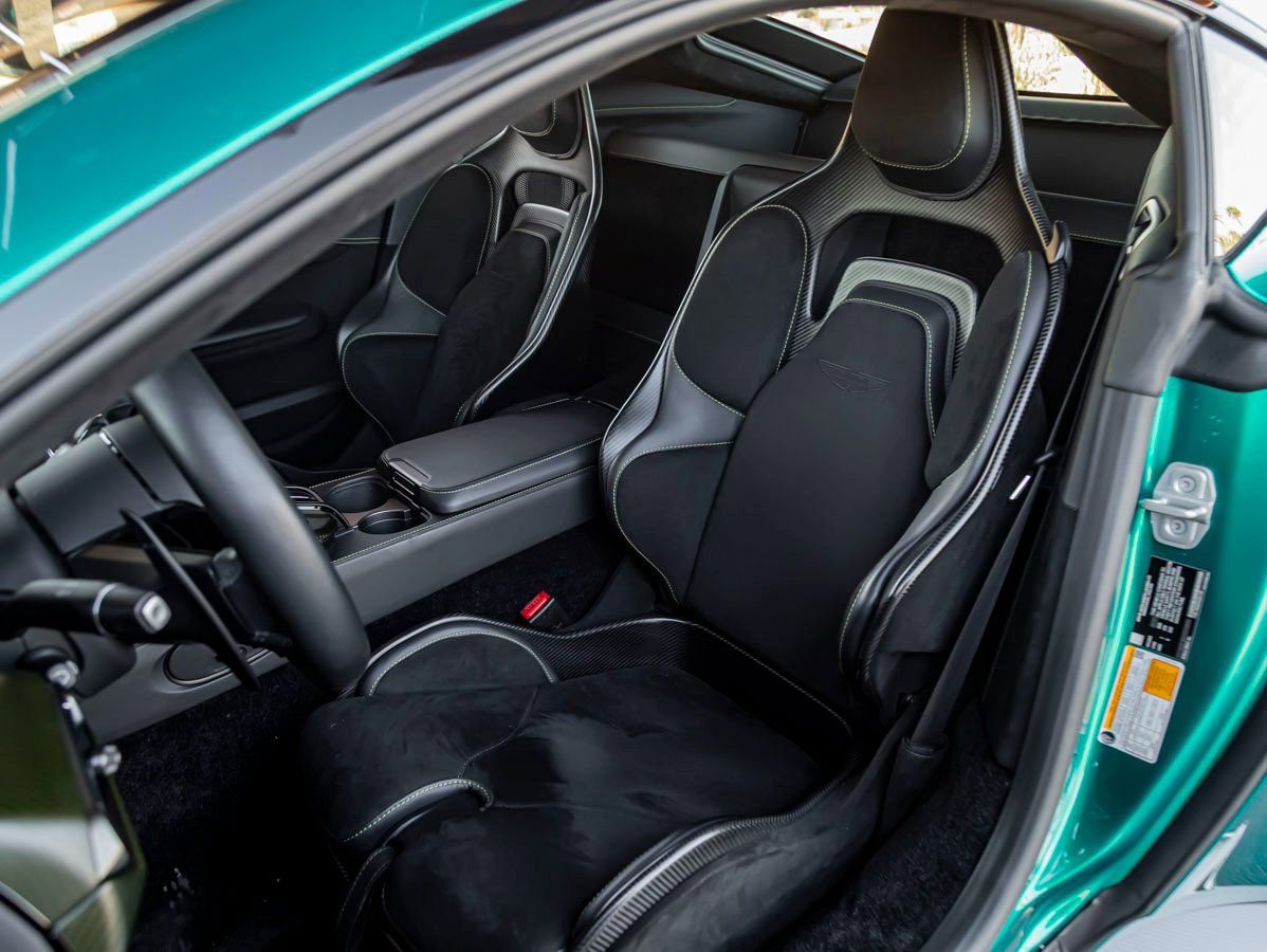 Used 2025 Aston Martin V8 Vantage Coupe image 12