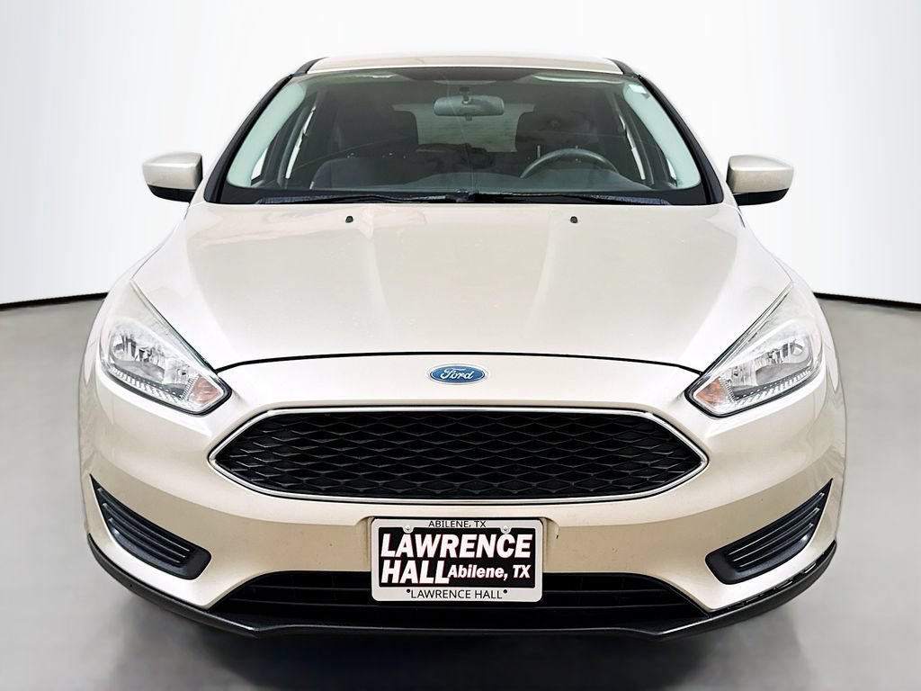 Used 2018 Ford Focus SE FWD image 2